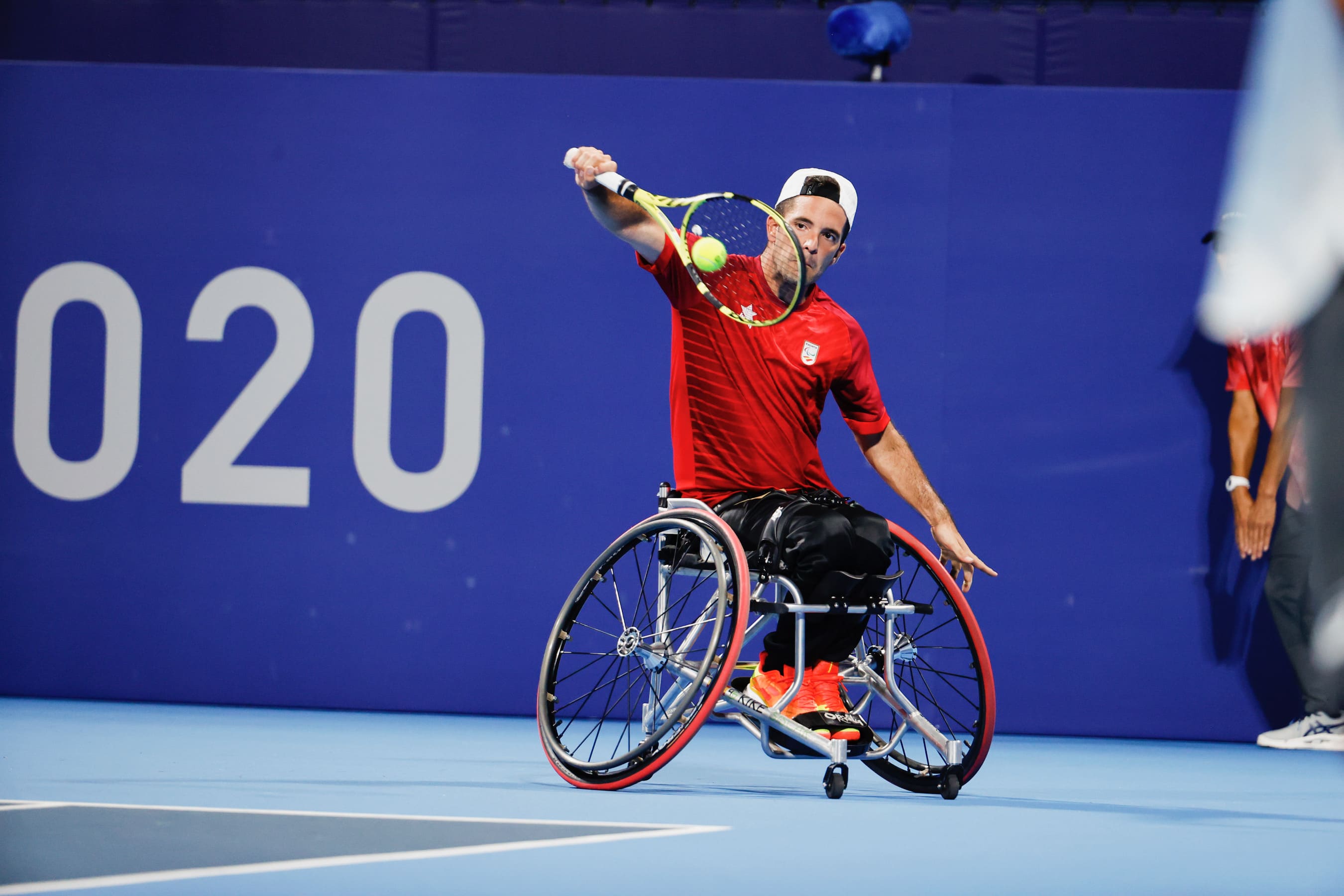 Don Kike Siscar en un partido de tenis.
